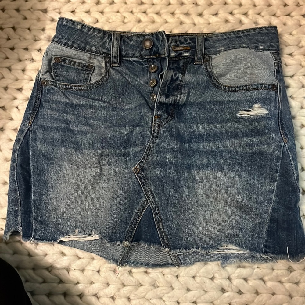 American Eagle mini skirt!